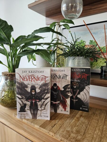 Die vollständige Nevernight-Trilogie auf Deutsch.